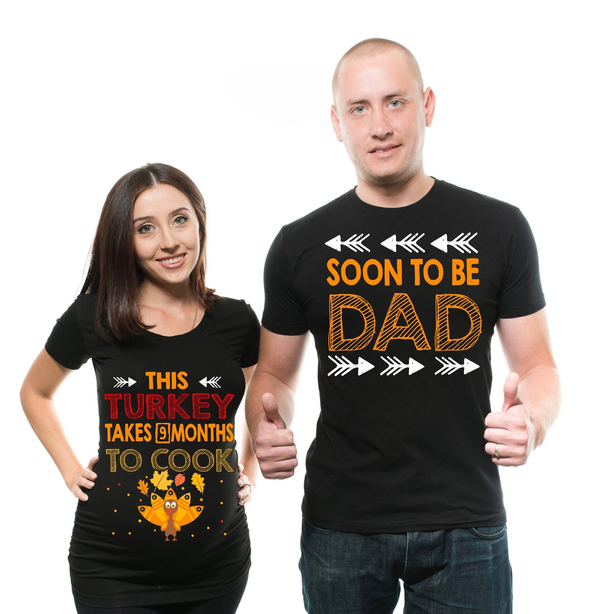 Schwangerschafts-Paar-T-Shirts Thanksgiving-Baby-Ankündigungs-Babyparty-Geschenke Paar-T-Shirts Thanksgiving-Schwangerschaftsankündigung Schwangerschafts-Paar-T-Shirts Thanksgiving-Baby-Ankündigungs-Babyparty-Geschenke Paar-T-Shirts Thanksgiving-Schwangerschaftsankündigung von SoftStyleTees