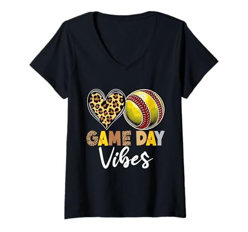 Damen Game Day Vibes Softball Mama Softball Stuff Softball-Saison T-Shirt mit V-Ausschnitt Damen Game Day Vibes Softball Mama Softball Stuff Softball-Saison T-Shirt mit V-Ausschnitt von Softball Mom Mother's Day Game Day Mommy Gifts