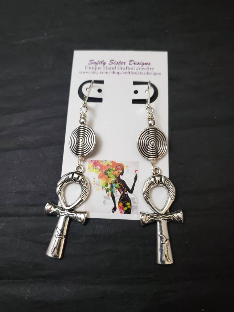 Schöne Perlen Und Anch Symbol Ohrringe von SoftlySisterDesigns