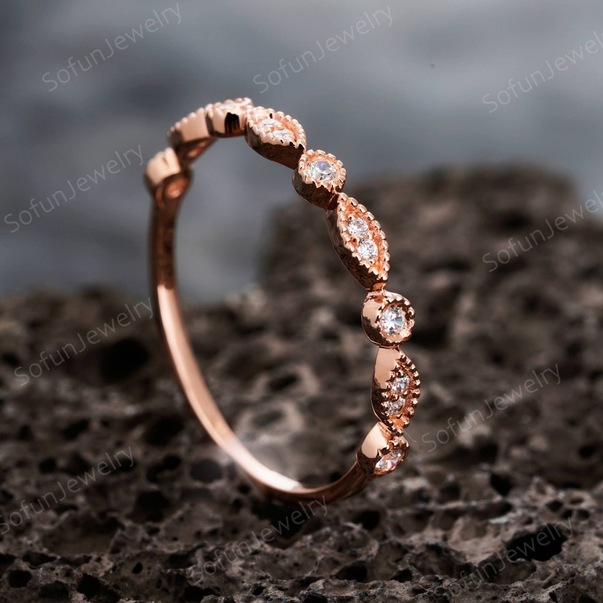 Moissanite Ehering, 14K Rose Gold Half Eternity Matching Band, Einzigartiges Silber Stapelbares Verlobungsring-Enhancer Für Frauen von SofunJewelry