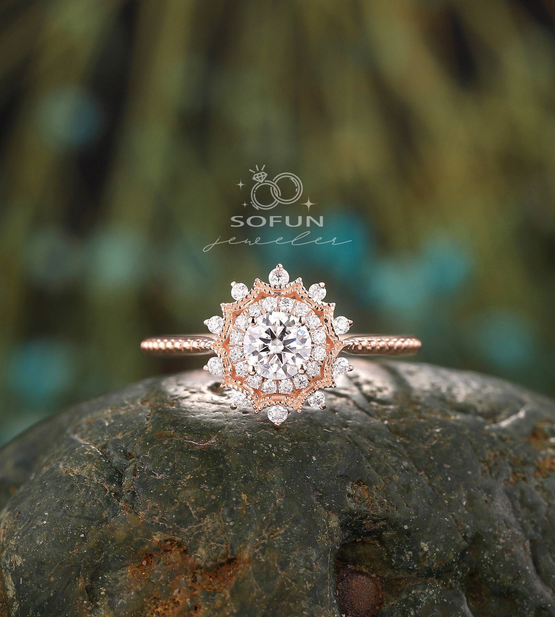 Vintage Cluster Moissanite Halo Verlobungsring, Einzigartiger Runder Schnitt 14K Rose Gold Blume Hochzeit Versprechen Jahrestag Ring Für Frauen von SofunJewelry