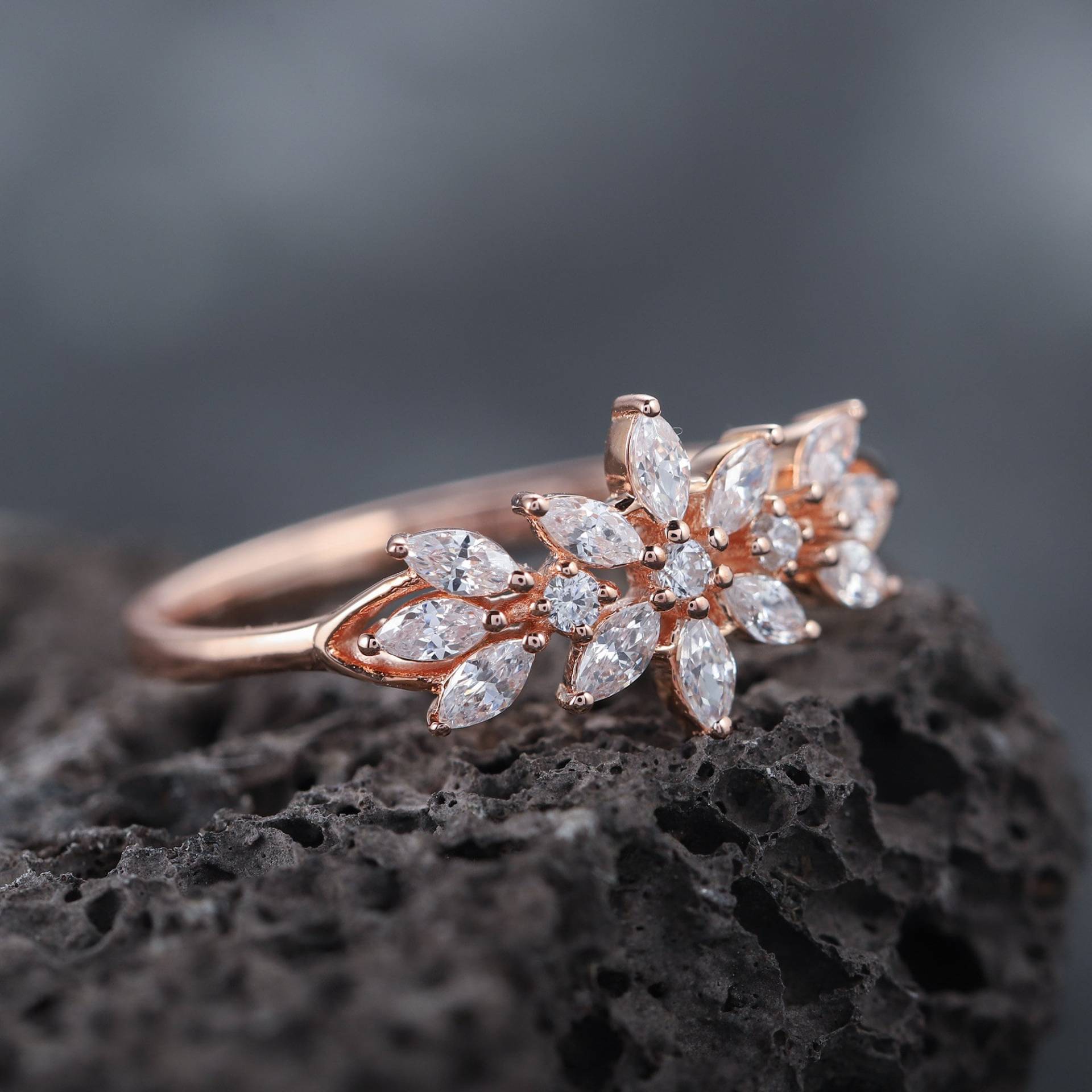 Vintage Marquise Cut Cluster Moissanite Ehering, Einzigartiger Floral 14K Rose Gold Matching Band, Stapelbarer Verlobungsring Für Frauen von SofunJewelry