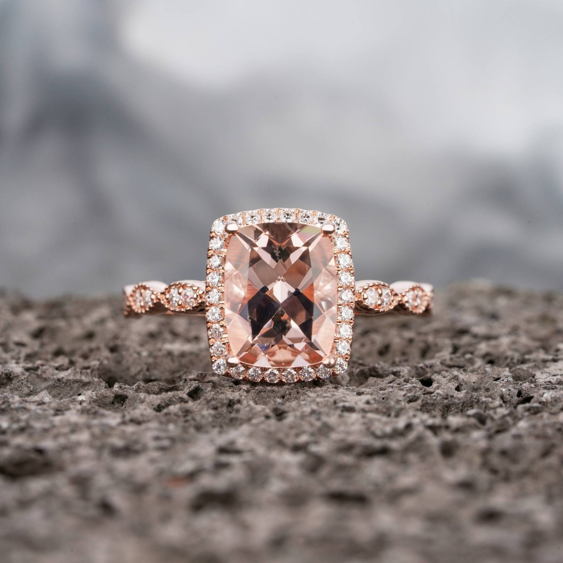 Vintage Natürliche Rosa Morganit Und Diamant Halo Verlobungsring, 2 Ct Kissenschliff Ehering, 14K Rose Gold Versprechen Ring Geschenk von SofunJewelry