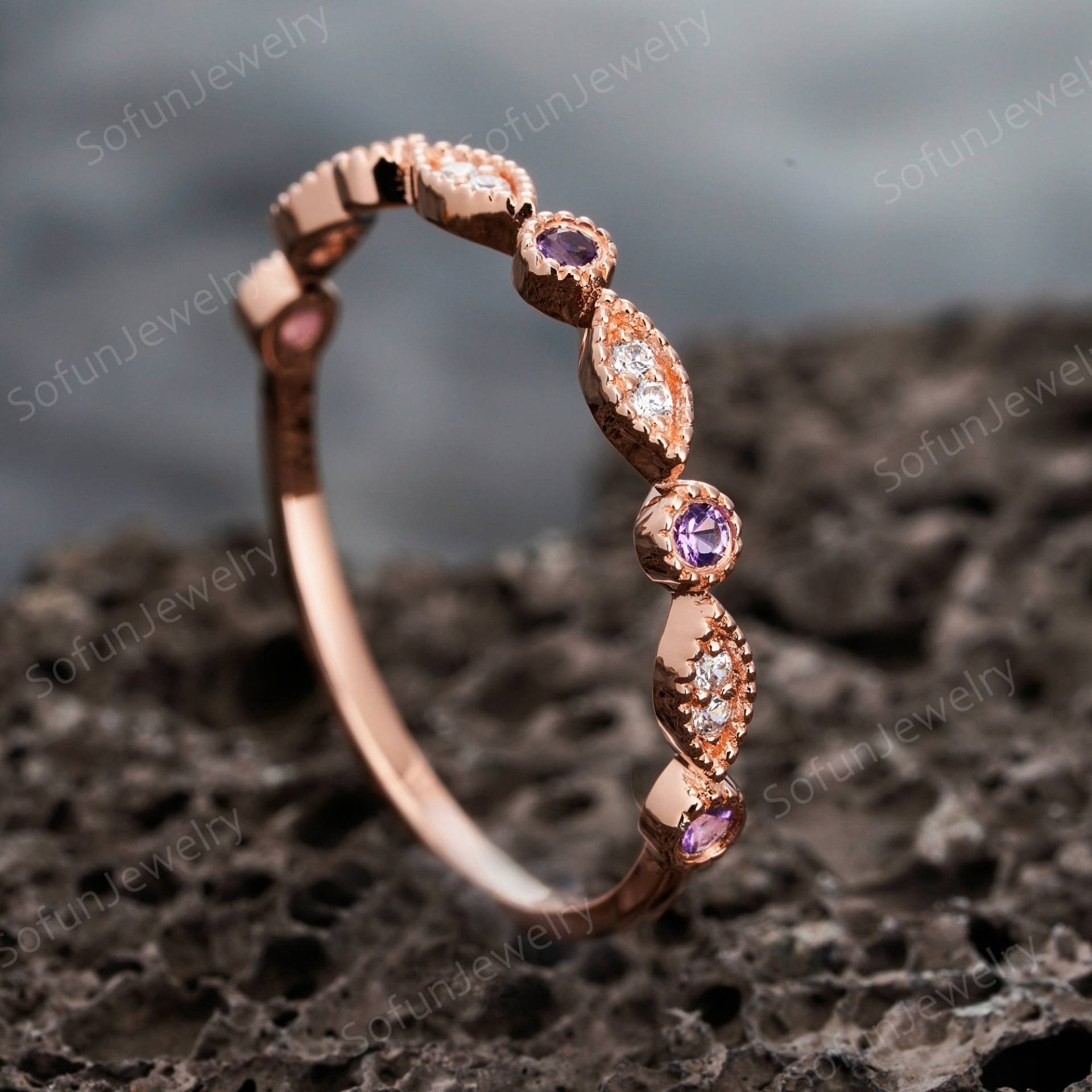 Vintage Natürlicher Amethyst Ehering, Versprechen Verlobungsring Verstärker, 14K Rose Gold Matching Band, Silber Half Eternity Band von SofunJewelry