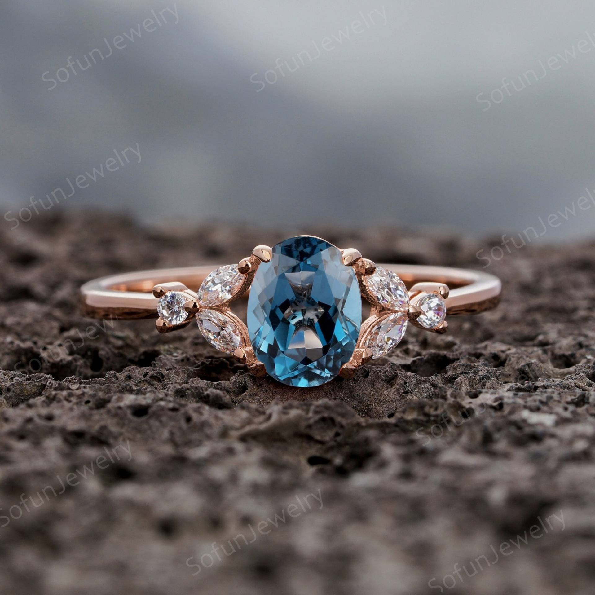 Vintage Oval Cut London Blauer Topas Verlobungsring Rose Gold Silber Art Deco Einzigartiger Ehering Marquise Moissanite Versprechen Ring von SofunJewelry