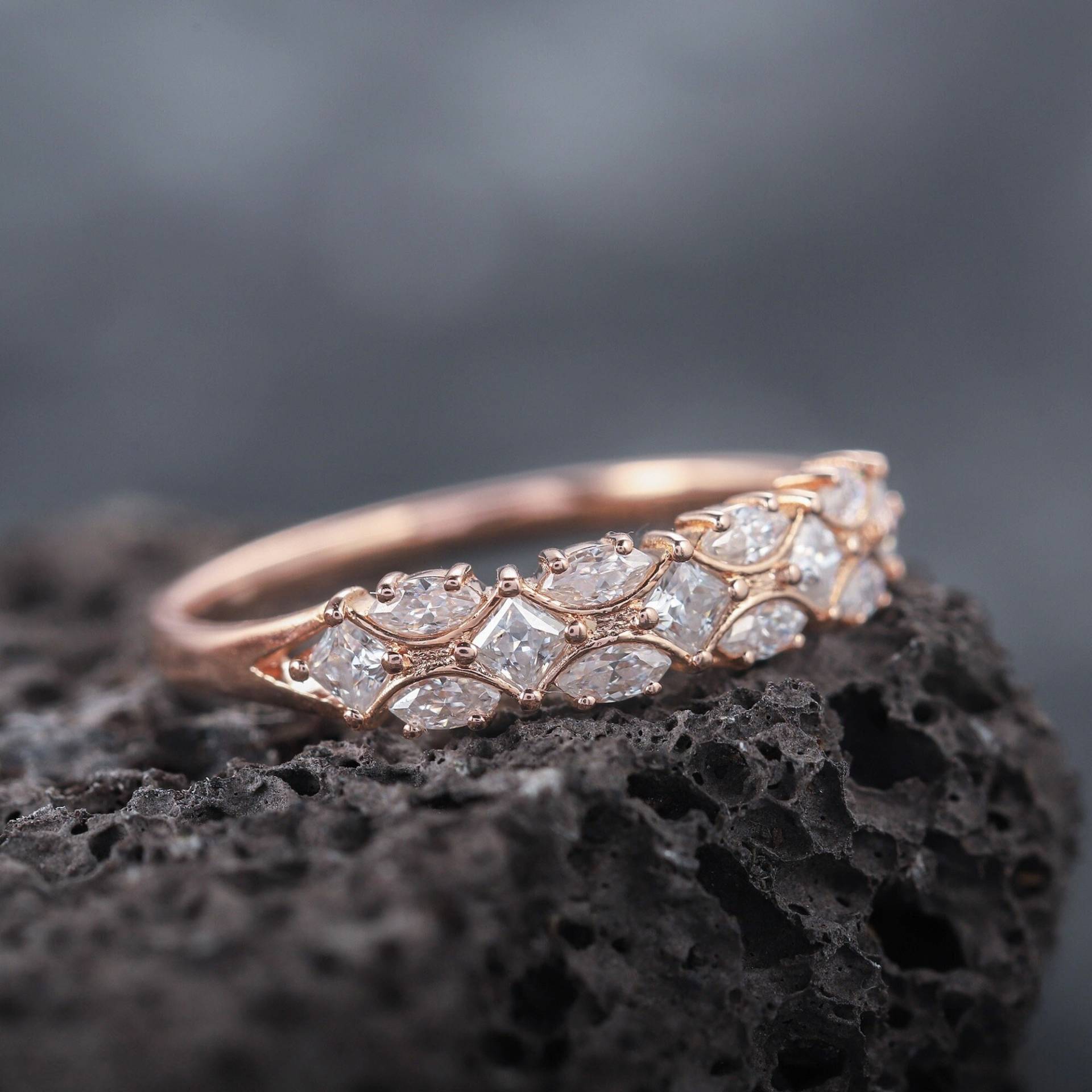 Vintage Princess Cut Moissanit Ehering, Halbe Ewigkeit 14K Rosegold Marquise Moissanite Passender Band Jahrestagsring Für Frauen von SofunJewelry