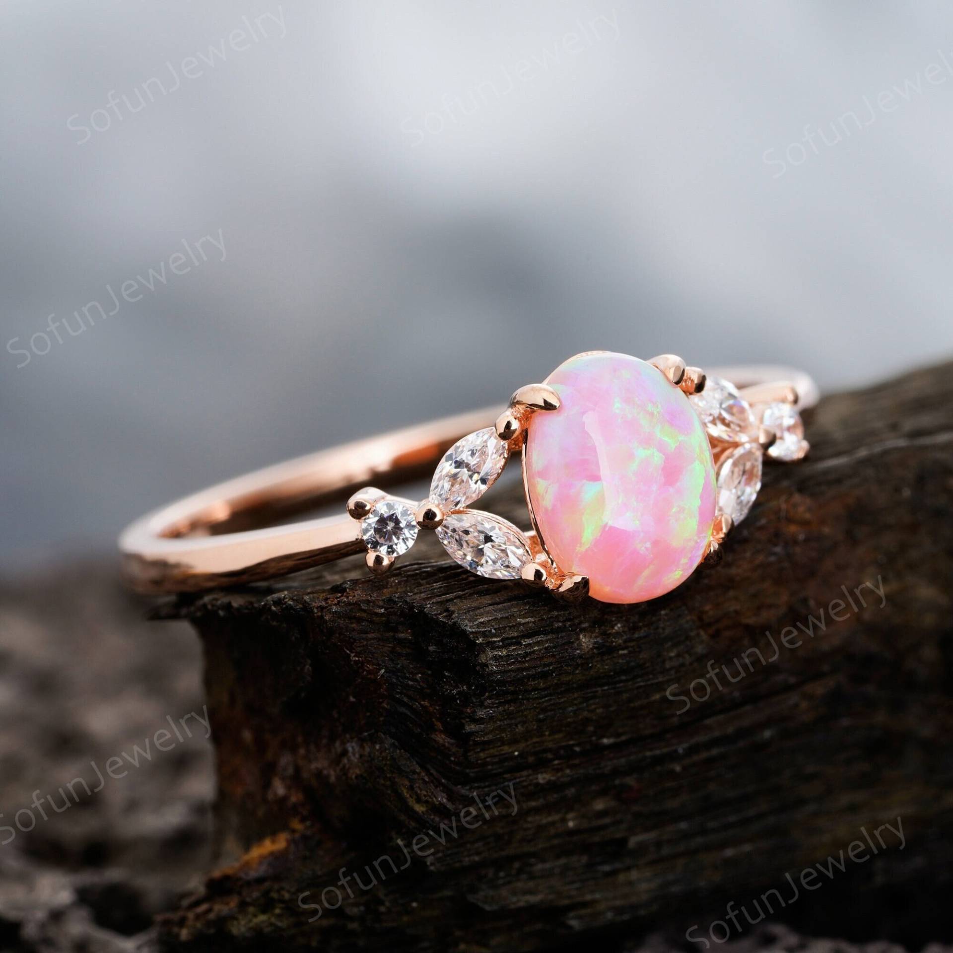 Vintage Rosa Feuer Opal Verlobungsring, Einzigartiger Oval Ehering 14K Rose Gold Marquise Moissanite Versprechen Jahrestag Ring Für Frauen von SofunJewelry