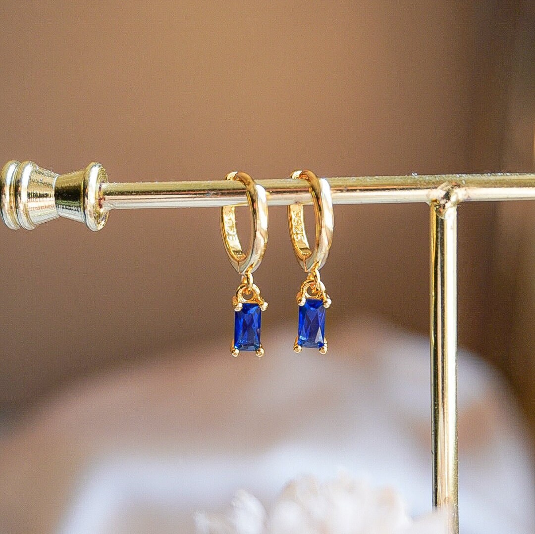 Zierliche Blaue Stein Ohrringe | Minimale Für Freundin| Geschenk Sie| Mama| Geburtsstein Blau von SogoldnJewelry
