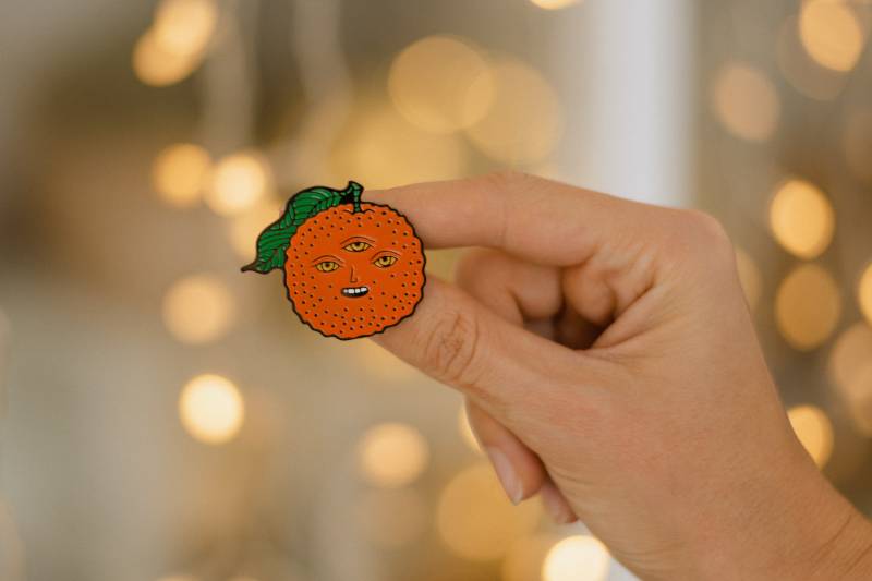 Weihnachten Pin, Orangen Obst Geschenk, Mandarin Metall Brosche, Geschenk Für Vegetarier, Liebhaber, 2024 von SoikoShop