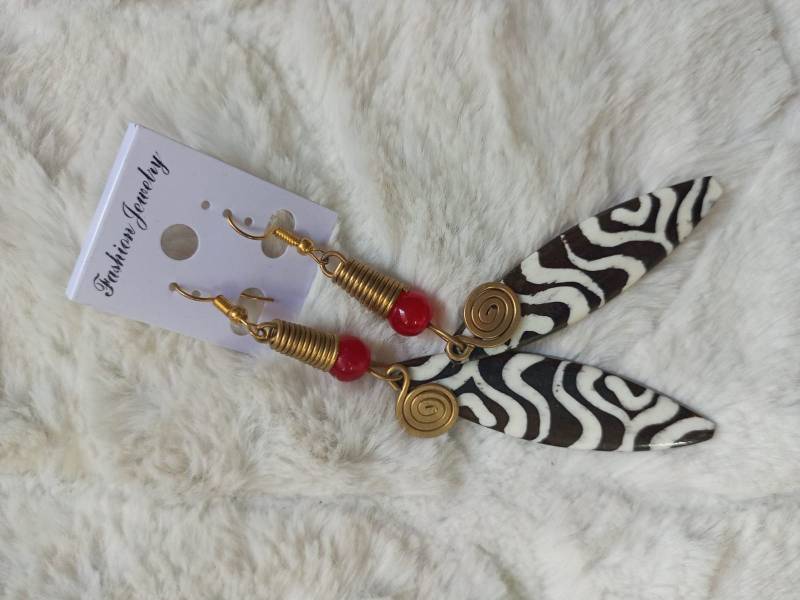 Beautiful African Maasai Earrings Beautiful African Maasai Earrings von Sokonelaian