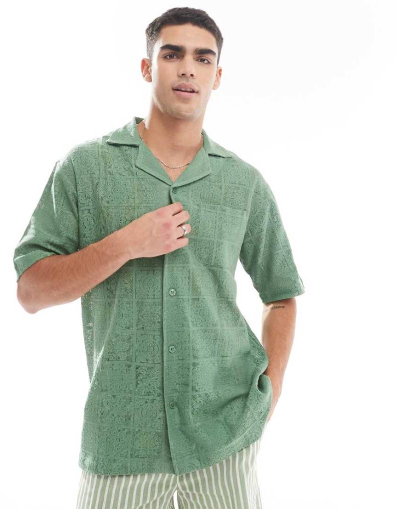 Sol Beach - Kurzärmliges Häkel-Strandhemd in Olivgrün von Sol Beach