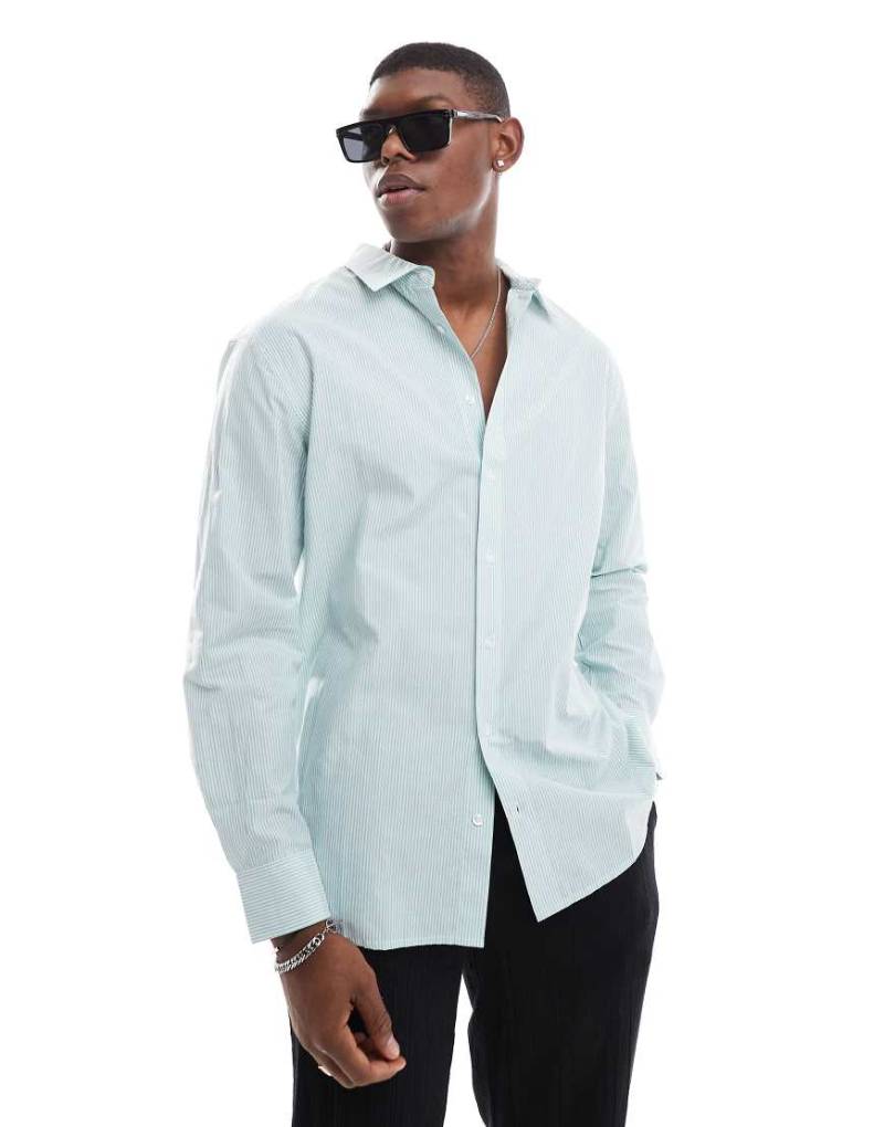 Sol Beach - Langärmliges, gestreiftes Seersucker-Strandhemd in Grün und Weiß von Sol Beach