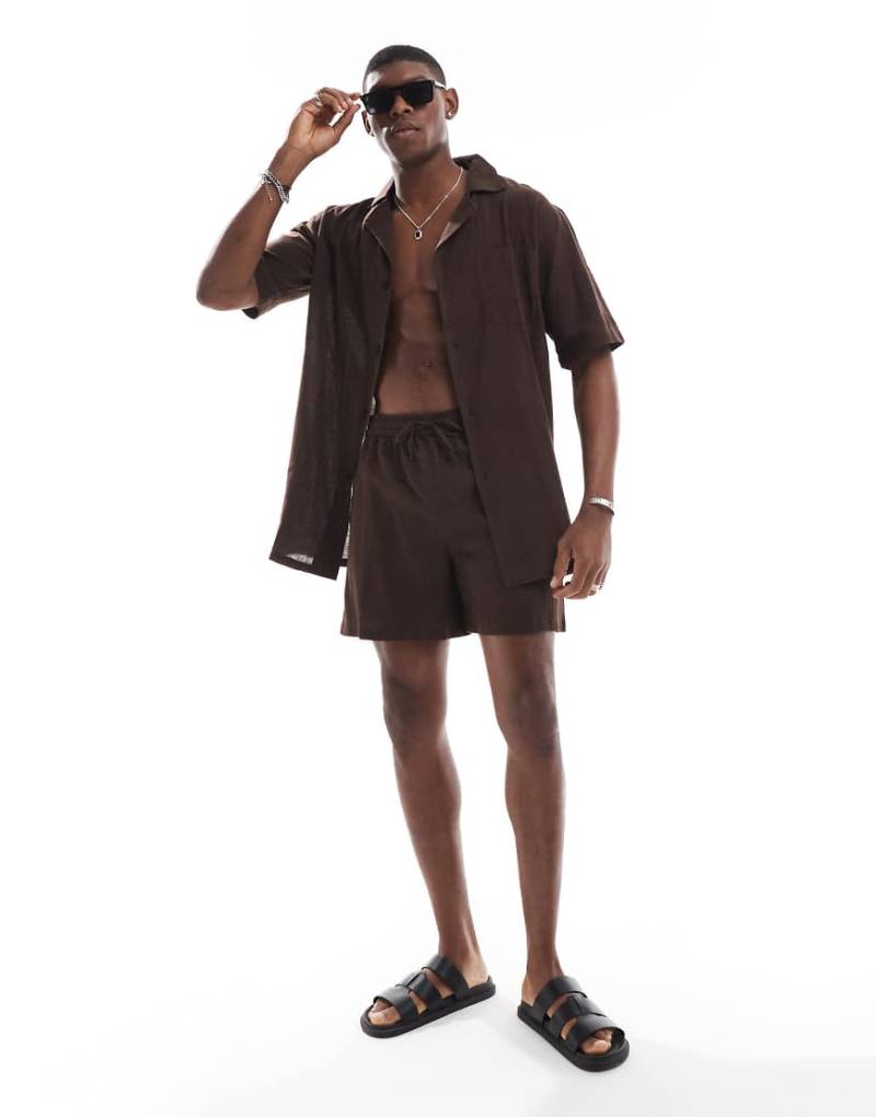 Sol Beach - Strukturierte Strand-Shorts in Braun mit Kordelzug von Sol Beach