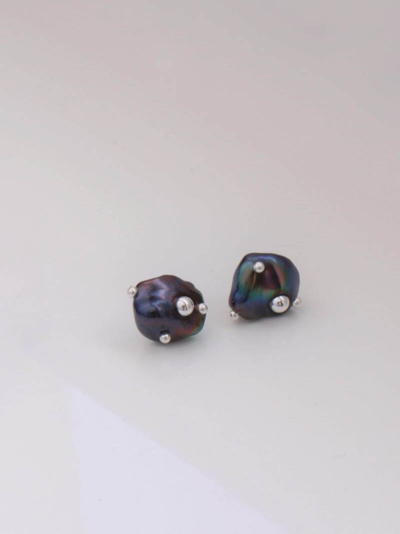 Schwarze Barock Perlen Ohrstecker Handgemachtes Sterling Silber von SolarSilverAndGold