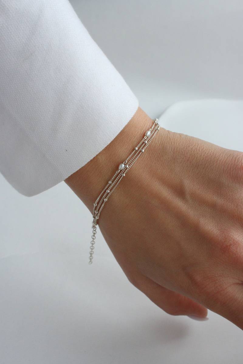 Sterling Silber Dreifach Strang Armband Reis Perle Brautschmuck von SolarSilverAndGold