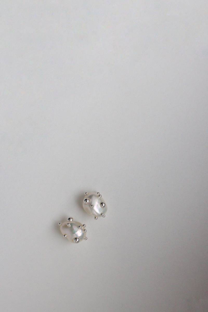 Zierliche Barock Perlen Ohrstecker Vergoldete Sterling Silber Ohrstecker von SolarSilverAndGold