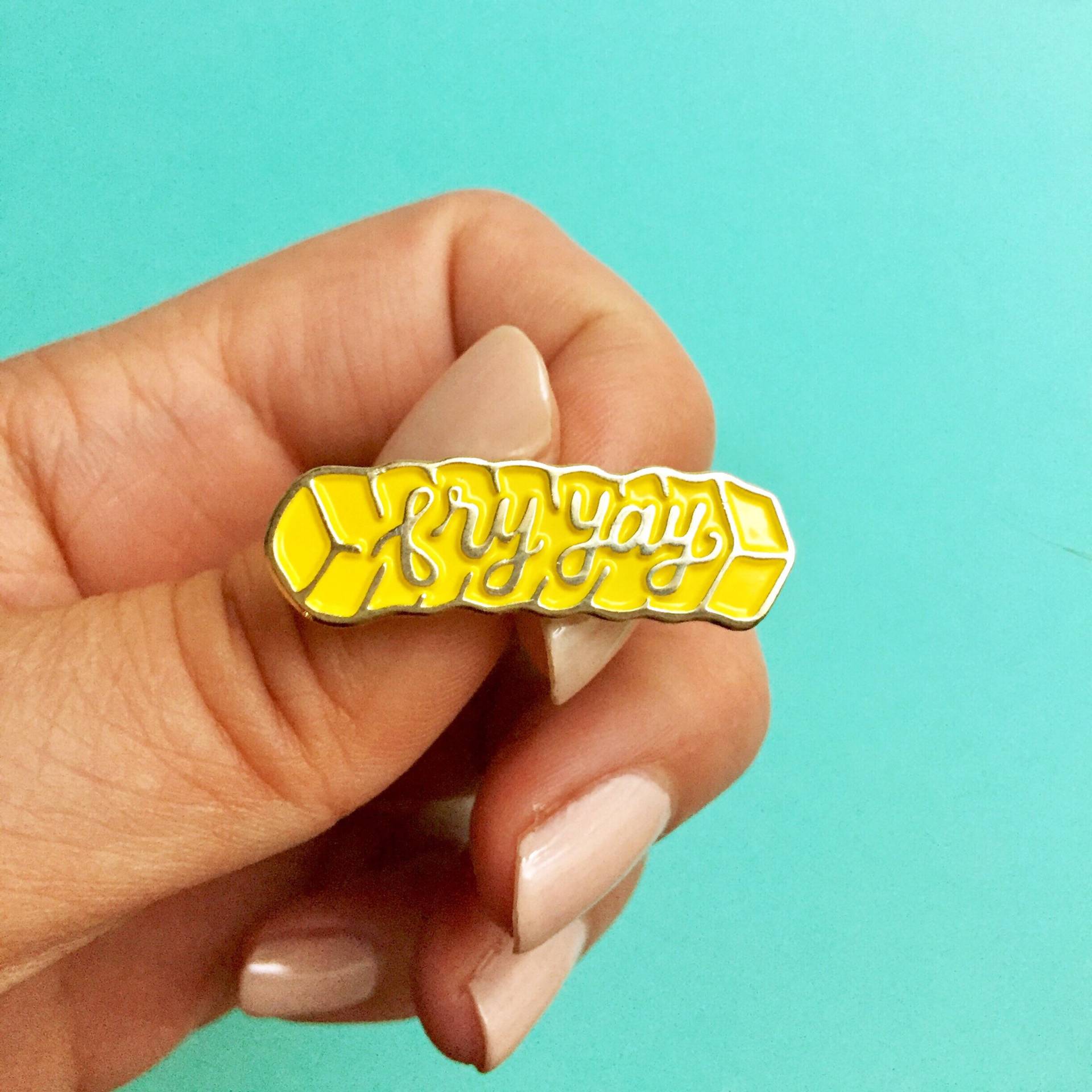 Fry Yay Crinkle Schnitt Goldene Pommes Weiche Emaille Pin-Revers Pin-Hutnadel von Solbeamstudio