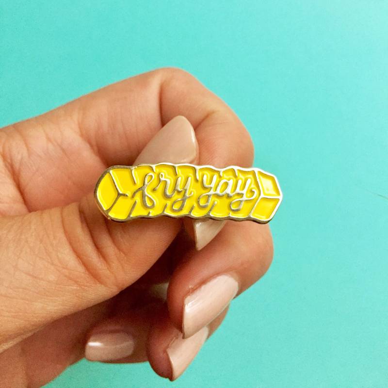 Fry Yay Crinkle Schnitt Goldene Pommes Weiche Emaille Pin-Revers Pin-Hutnadel von Solbeamstudio