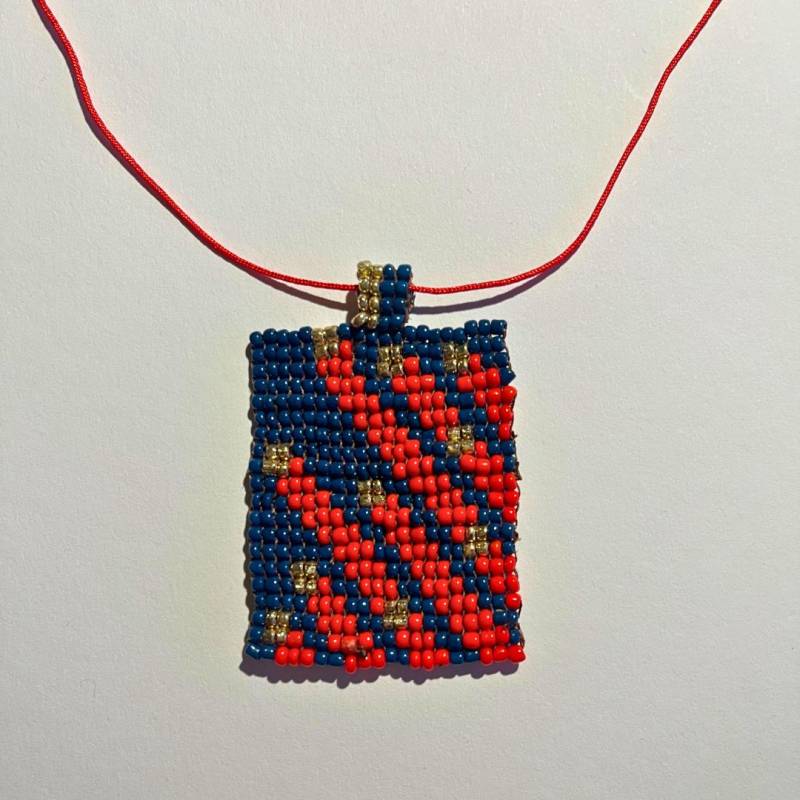 Handgefertigte Halskette Mit Rechteckigem Design - Eine Harmonie Von Gold, Rot Und Blau Handgefertigte Halskette Mit Rechteckigem Design - Eine Harmonie Von Gold, Rot Und Blau von SolegaHandmade