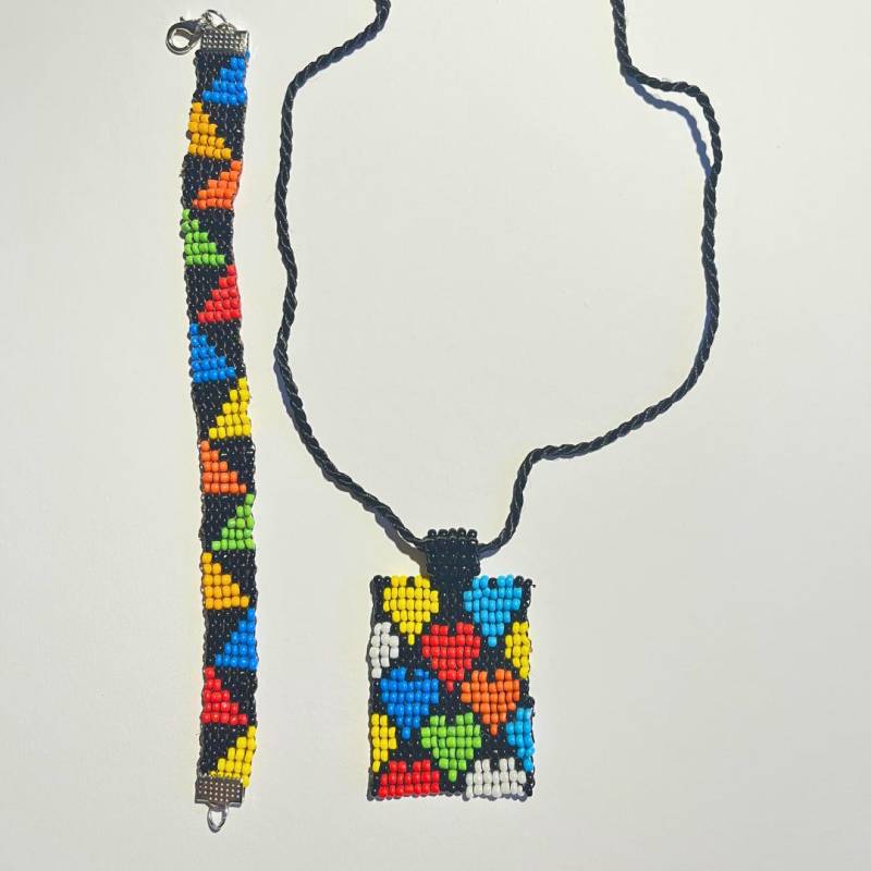 Set - Handgemachte Halskette Und Armband Helles, Lebendiges Farbenfrohes Design Set - Handgemachte Halskette Und Armband Helles, Lebendiges Farbenfrohes Design von SolegaHandmade