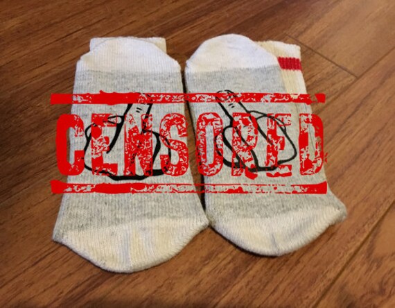 F You... You | Wort Socken - Lustige Neuheit Socken- Mit Mittelfinger Auf Beiden von SolelySocks