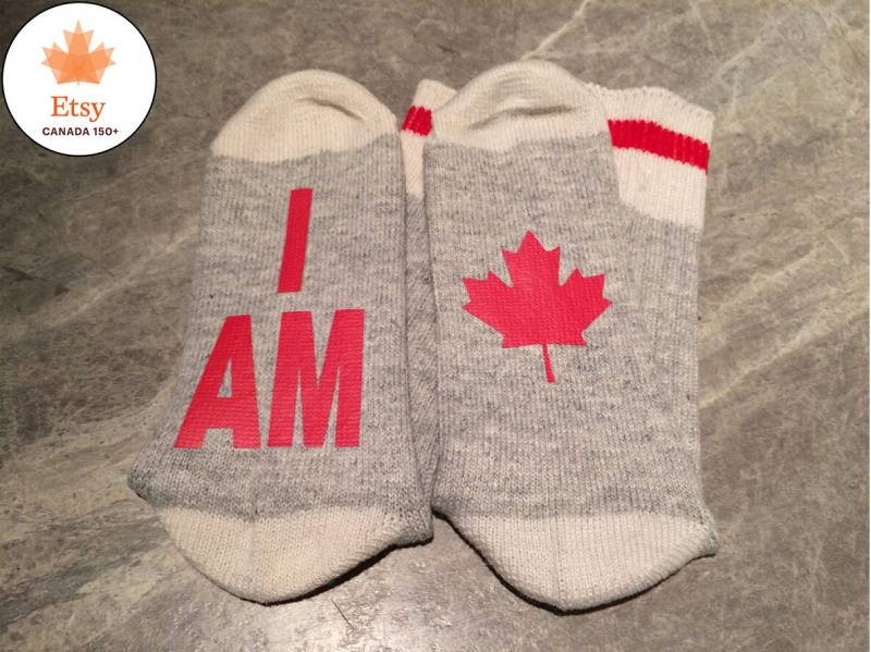 I Am Canadian | Wort Socken - Lustige Neuheit Socken von SolelySocks