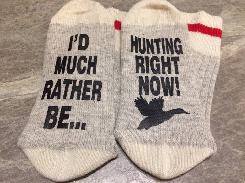 Ich Wäre Viel Lieber ... Jetzt Angeln Oder Jagen | Wort Socken - Lustige Neuheit Socken von SolelySocks