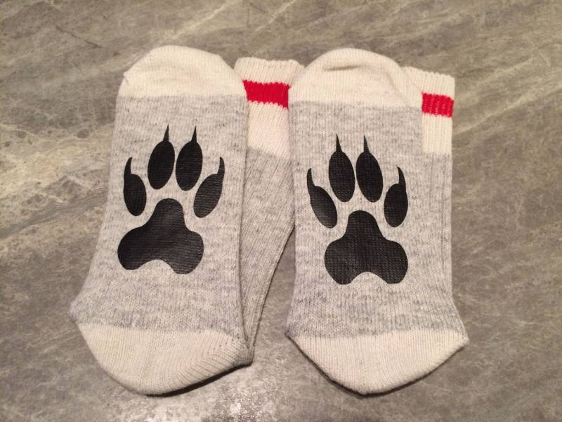 Pfotenabdruck | Wort Socken - Lustige Neuheit Socken von SolelySocks