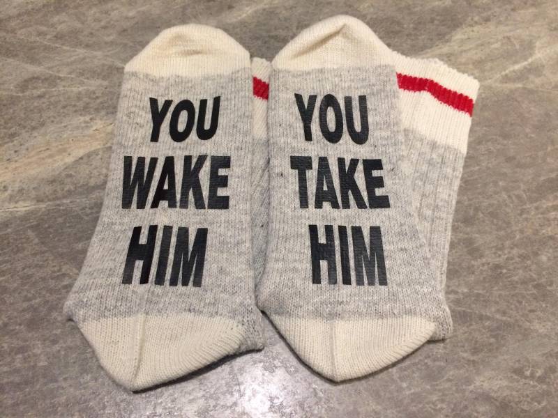 Sie Wecken Ihn/Sie ... Nehmen | Wort Socken - Lustige Neuheit Socken von SolelySocks