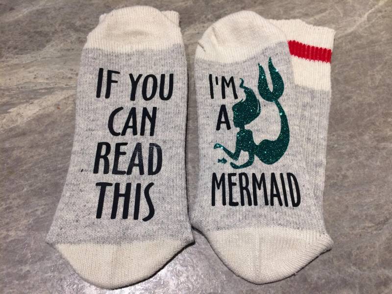Wenn Sie Das Lesen Können ... Ich Bin Eine Meerjungfrau | Wort Socken - Lustige Neuheit Socken von SolelySocks