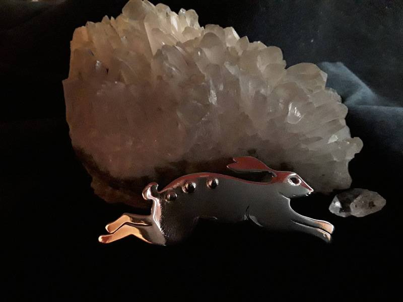 Solid Sterling Silver "Leaping Hare' Brooch. Lovingly Hand Finished & Polished. Hallmarked von SolidSilverJewellery
