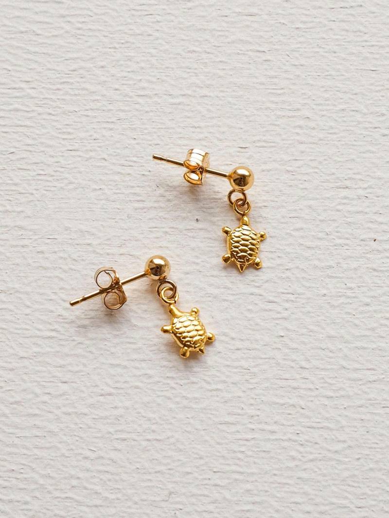 Ear Studs "Turtle" Gold Filled Ear Studs Earrings With Tiny Turtle Charms Ohrstecker Mit Schildkröten Ear Studs "Turtle" Gold Filled Ear Studs Earrings With Tiny Turtle Charms Ohrstecker Mit Schildkröten von Solilunastore