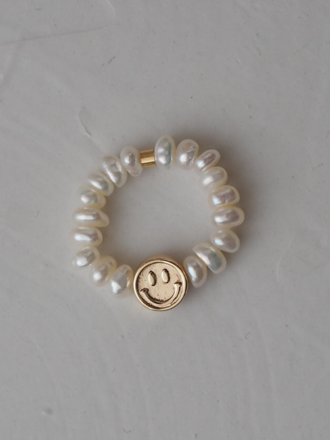 Ring "Felice" White Freshwater Pearls & Gold Filled Smile Face Bead Mit Süßwasserperlen Und Smiley Perle Ring "Felice" White Freshwater Pearls & Gold Filled Smile Face Bead Mit Süßwasserperlen Und Smiley Perle von Solilunastore