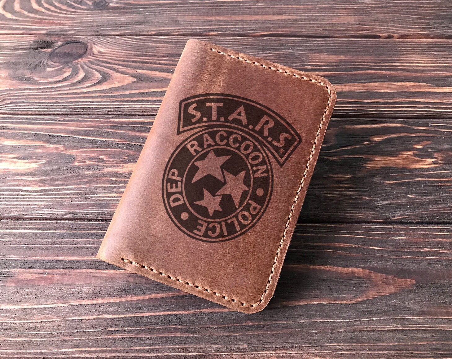 stars Resident Evil Inspirierter Reisepass Portemonnaie Weihnachten Geschenk Für Gamer Passport Cover Leder Reisepasshalter Personalisiertes Ihn von SolitaryDeer