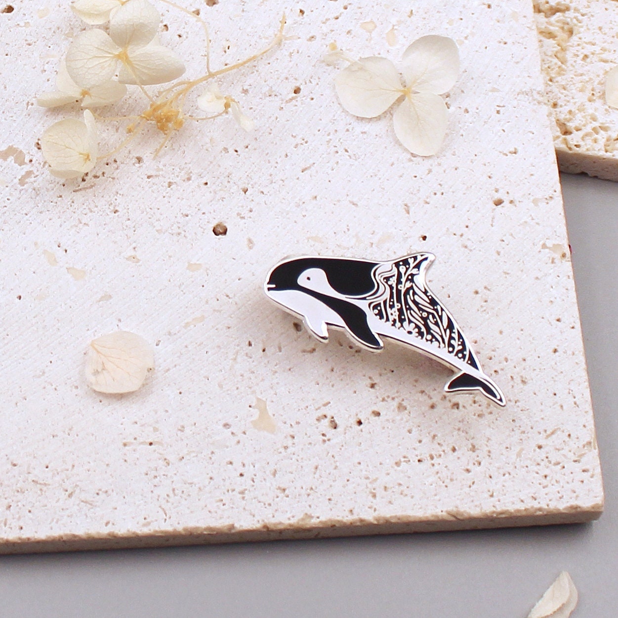 Delfin Emaille Pin, Vaquita Wal Anstecknadel Delfin Emaille Pin, Vaquita Wal Anstecknadel von SolnMarArt