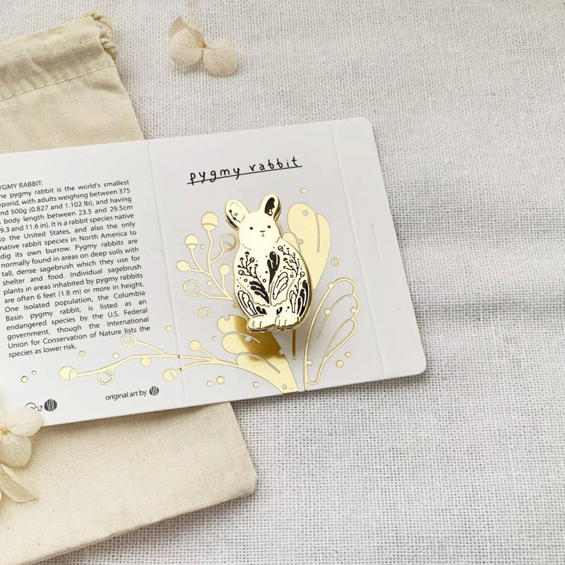 Hase Emaille Pin, Vergoldete Zwergkaninchen Brosche Hase Emaille Pin, Vergoldete Zwergkaninchen Brosche von SolnMarArt