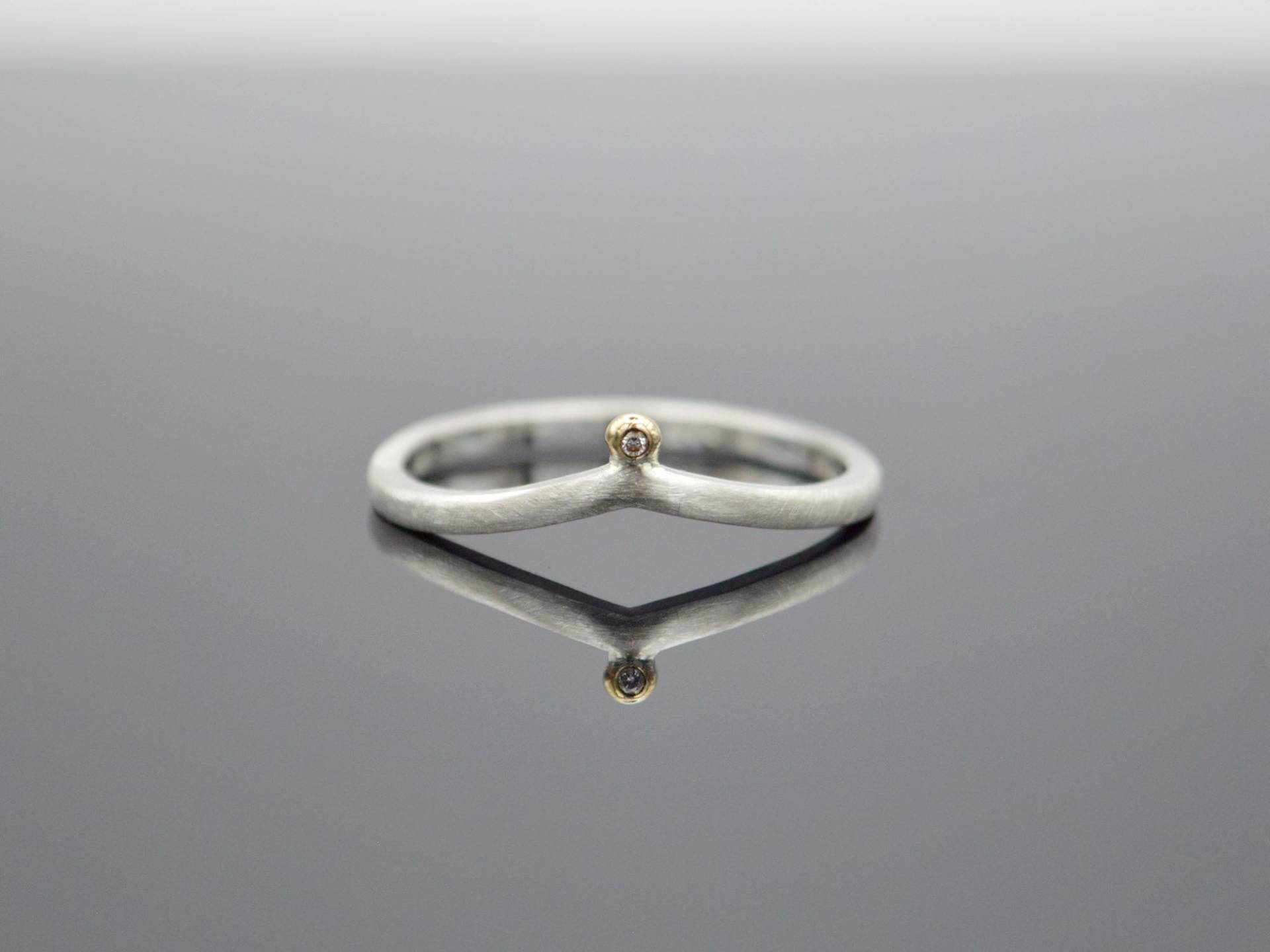 Feiner Ring "Diadem" Aus 925Er Silber Und 750Er Goldfassung Mit Brillant - Handgemacht von Solo1Unikatschmuck