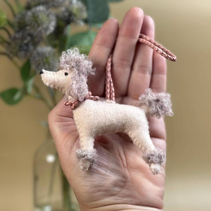 Pudel Hund Taschenanhänger Taschencharm Bagcharm Charm Anhänger Schlüsselanhänger Schlüssel Handarbeit Geschenk Kleinigkeit Leder Stylisch von SoloVonFox