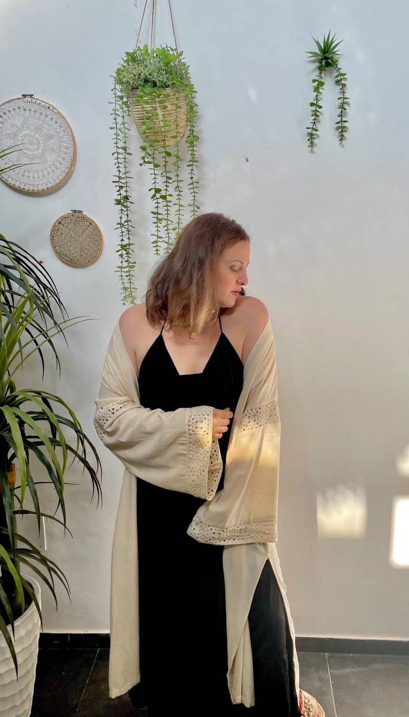 Boho Kimono Mit Stickerei - Leinen Kaftan Häkelborte, Handgemachter Festival Kimono, Longwear Boho Kimono Mit Stickerei - Leinen Kaftan Häkelborte, Handgemachter Festival Kimono, Longwear von SolunaBohemian