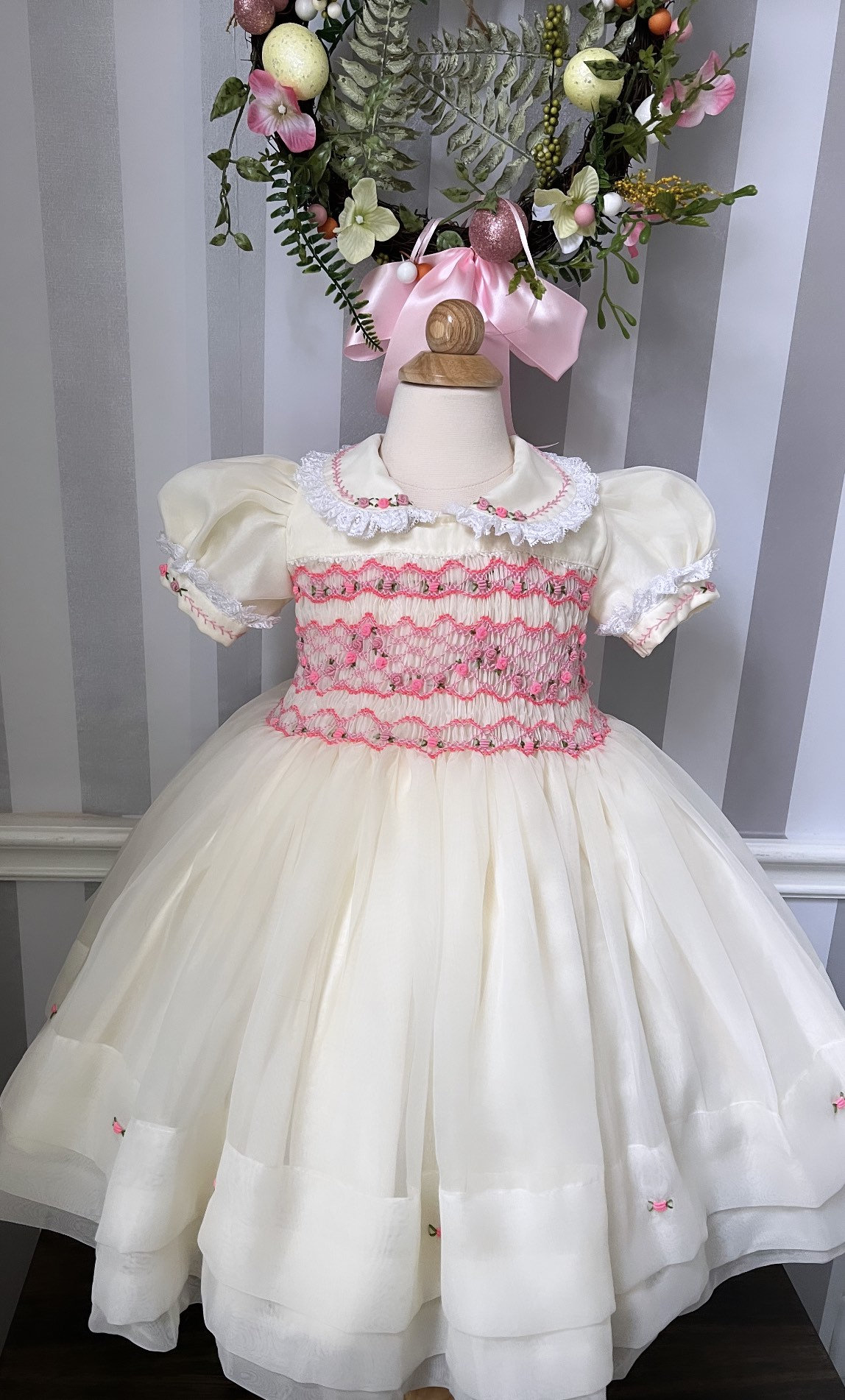 Gesmokt Stickerei Kleid - Bischof Abendkleid Blumenkleid Gesmokt Stickerei Kleid - Bischof Abendkleid Blumenkleid von SolusDesignsshop
