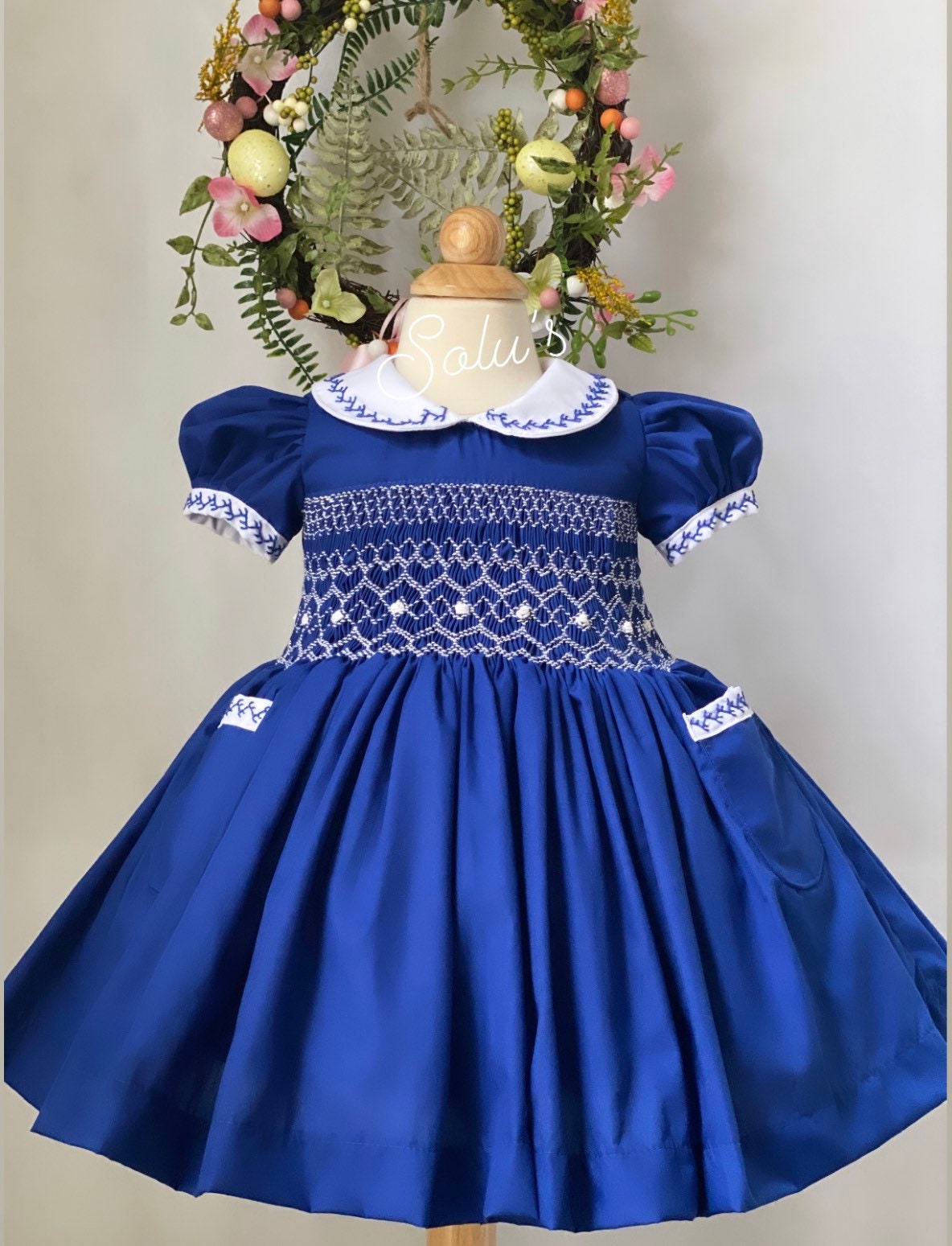 Gesmokt Stickerei Kleid - Bischof Abendkleid Gesmokt Stickerei Kleid - Bischof Abendkleid von SolusDesignsshop