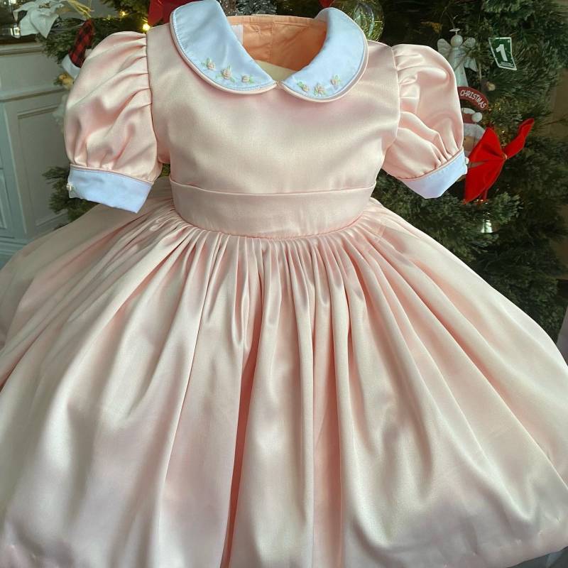 Gesmokt Stickerei Kleid - Bischof Abendkleid von SolusDesignsshop