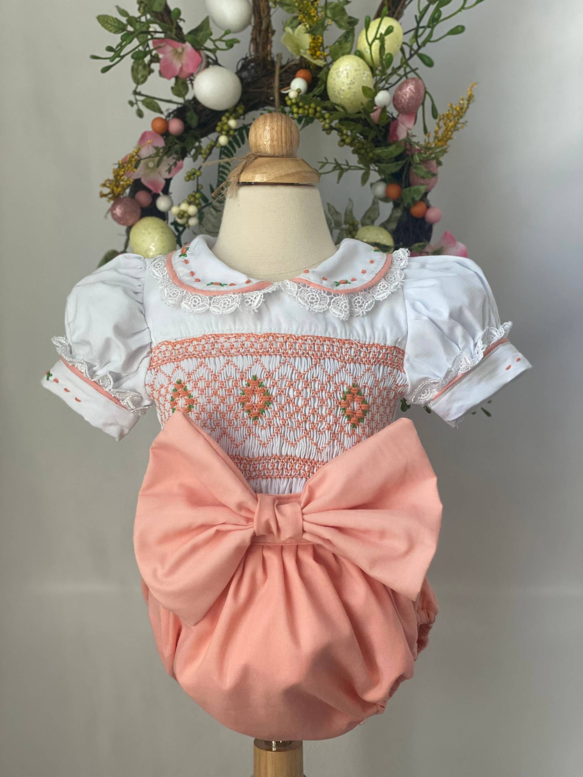 Gesmoktes Embroidery Kleid - Bischof Gesmokter Strampler Body Gesmoktes Embroidery Kleid - Bischof Gesmokter Strampler Body von SolusDesignsshop
