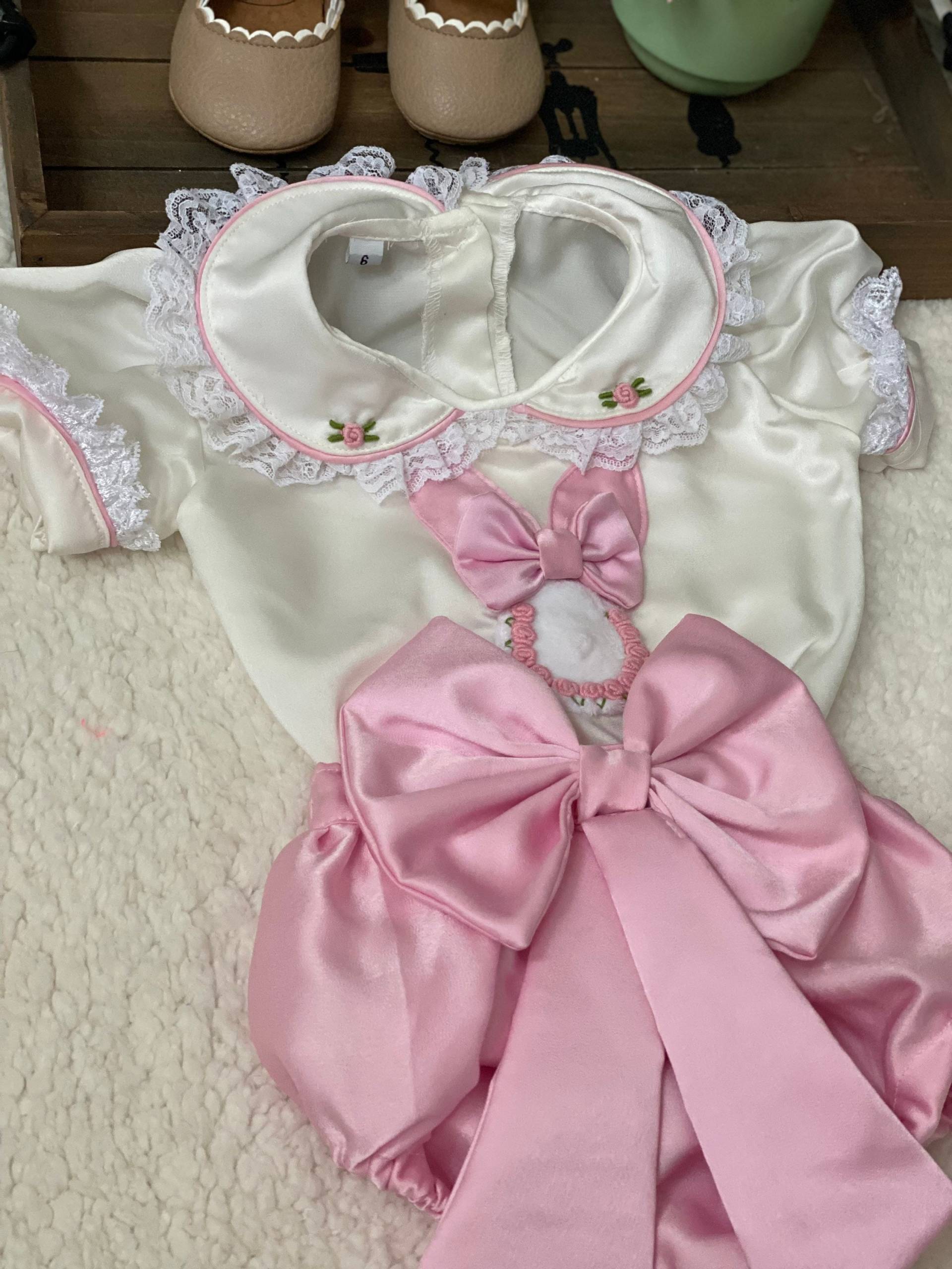 Gesmoktes Embroidery Kleid - Osterstrampler - Gesmokter Osterromper Gesmoktes Embroidery Kleid - Osterstrampler - Gesmokter Osterromper von SolusDesignsshop