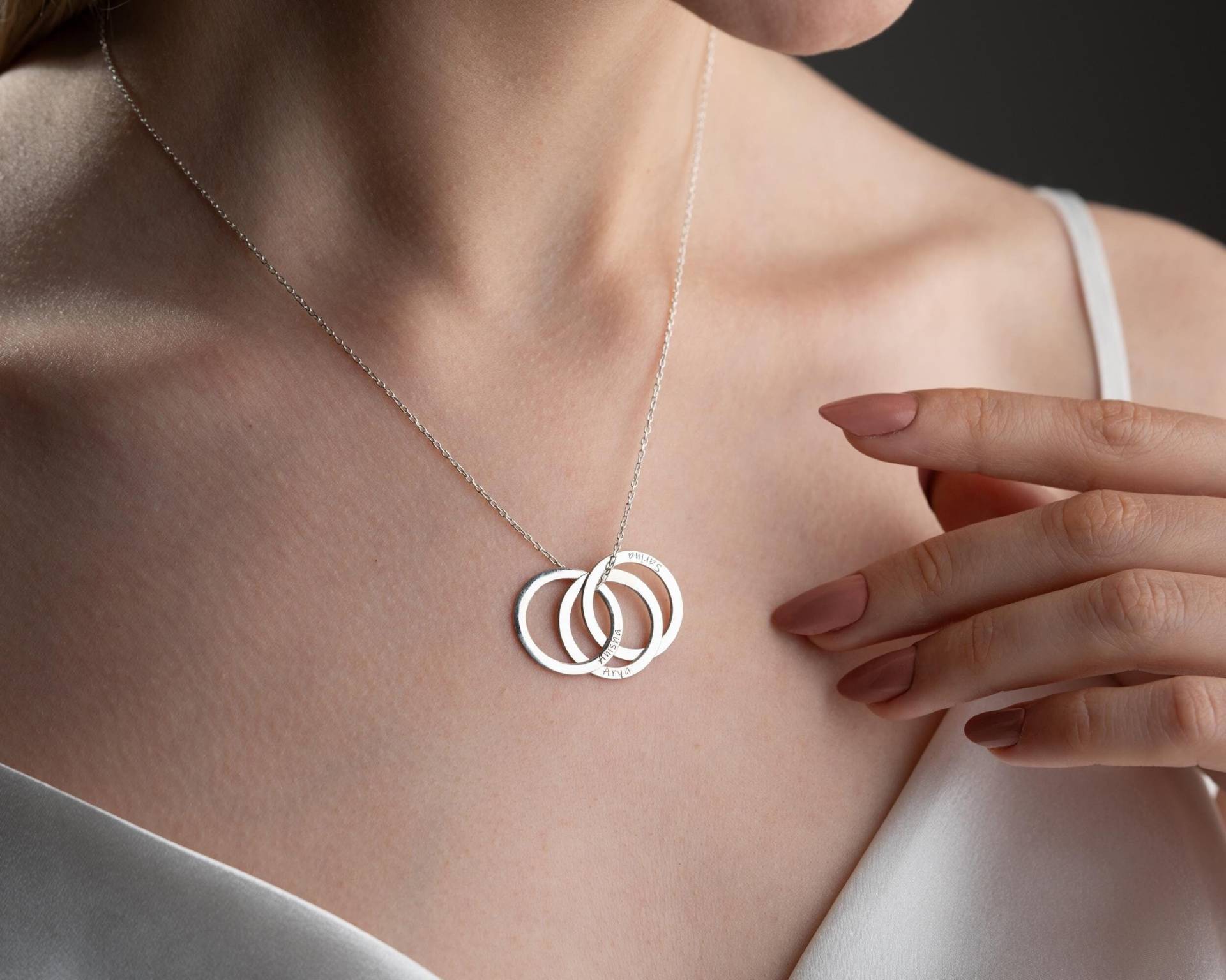 Kreis Kette Familien Halskette Mit Kindernamen Anhänger Silber Gravur Schmuck Ring Für Valentinstag Geschenk Sie Kreis Kette Familien Halskette Mit Kindernamen Anhänger Silber Gravur Schmuck Ring Für Valentinstag Geschenk Sie von SolvJewels