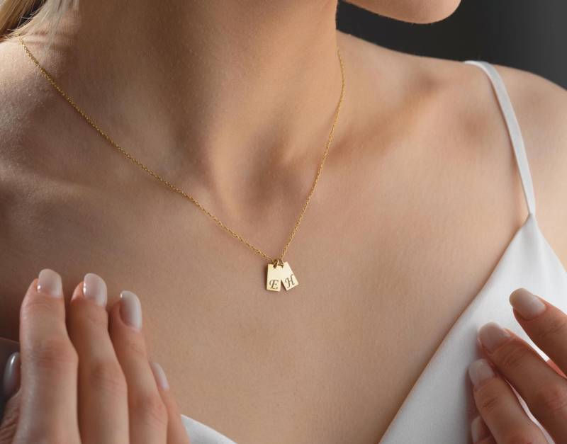 Tiny Initial Necklace Personalized Letter Disc Sterling Silver Gift For Women Engraved Bar With Delicate Jewelry von SolvJewels