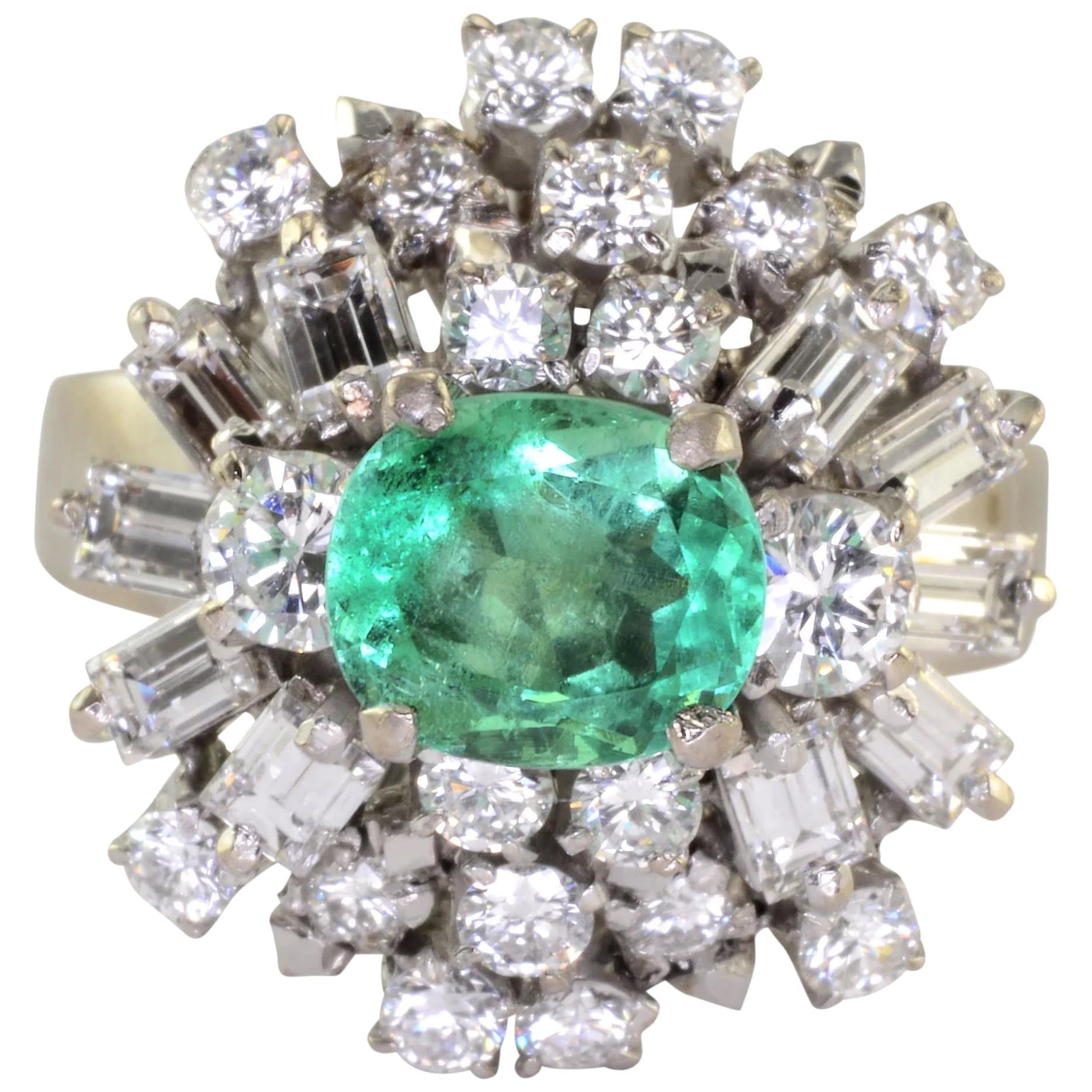 1.35 Karat Smaragd Und Diamant Ring von SolvangAntiques