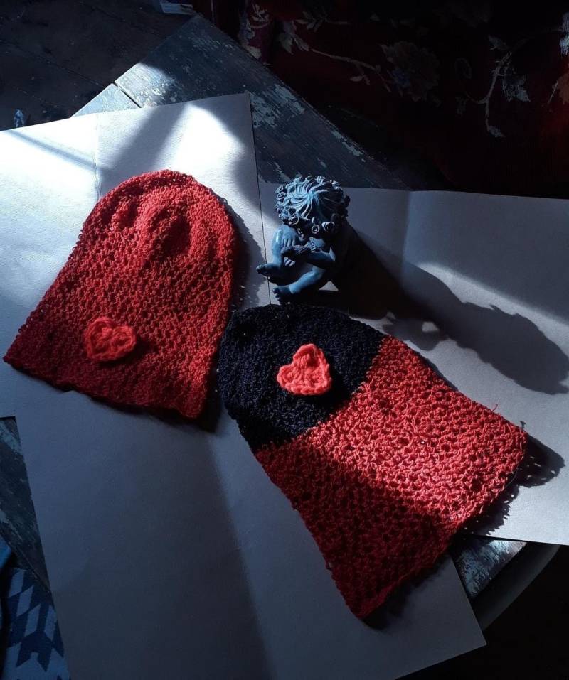 Beanie Kuschelige Mützen in Sortierten Rot Gehäkelt von SombreroDesigns