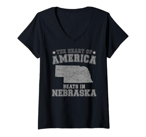 Damen Das Herz Amerikas schlägt in Nebraska, US-Bundesstaat, USA T-Shirt mit V-Ausschnitt von Someone Loves Me In US State Of Nebraska