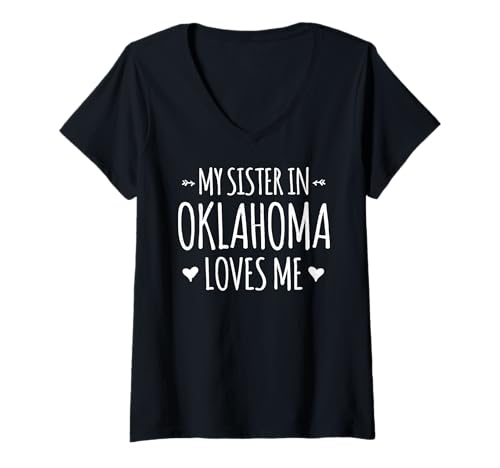 Damen Meine Schwester in Oklahoma liebt Mich Stolz Amerika Bundesstaat USA T-Shirt mit V-Ausschnitt Damen Meine Schwester in Oklahoma liebt Mich Stolz Amerika Bundesstaat USA T-Shirt mit V-Ausschnitt von Someone Loves Me In US State Of Oklahoma